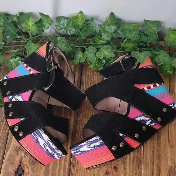 Betsey Johnson. Ajaya. Stylish Black and Multicolor Wedge Sandals. Size 9. - Picture 2 of 8